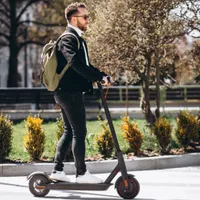 Ce daune poți cere dacă te accidentează o persoană pe trotinetă? Se poate ajunge și în instanță foto: Freepik (fotografie cu caracter ilustrativ)