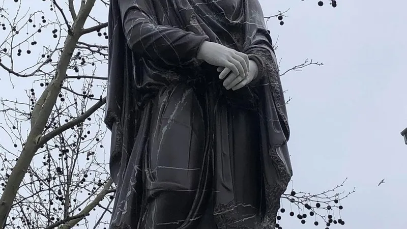 statuie decebal