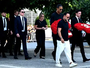 FOTO Au apărut imaginile! Zeci de nume uriașe din fotbal la înmormântarea lui Diogo Jota