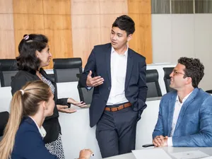 Leadership digital: Românii se pot califica, în premieră, la burse de master și MBA la ESMT Berlin - Foto: BMW
