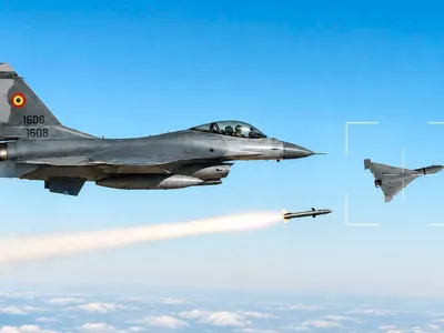 Un pilot român de F-16, comandant de detașament de Poliție Aeriană, explică condițiile de doborâre a dronelor - Foto: Facebook / Radu Miruţă