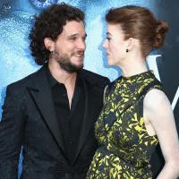 Kit Harington şi Leslie Rose/FOTO: Getty