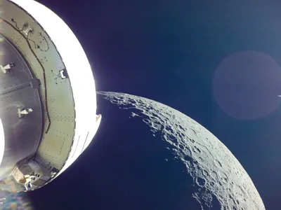 Reprezentare artistică a misiunii Artemis II spre Lună - Foto: NASA