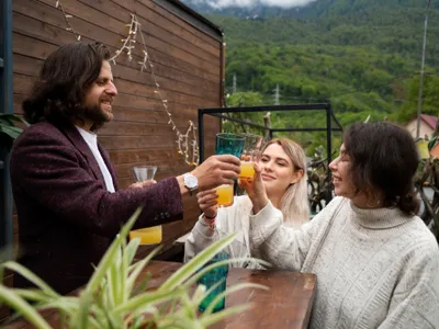 Turiști la munte - Foto: freepik (rol ilustrativ)