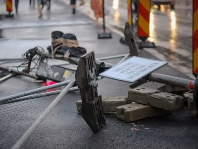 Urmări ale furtunii de ieri seară, din Bucureşti - Foto: INQUAM PHOTOS/Alexandru Nechez