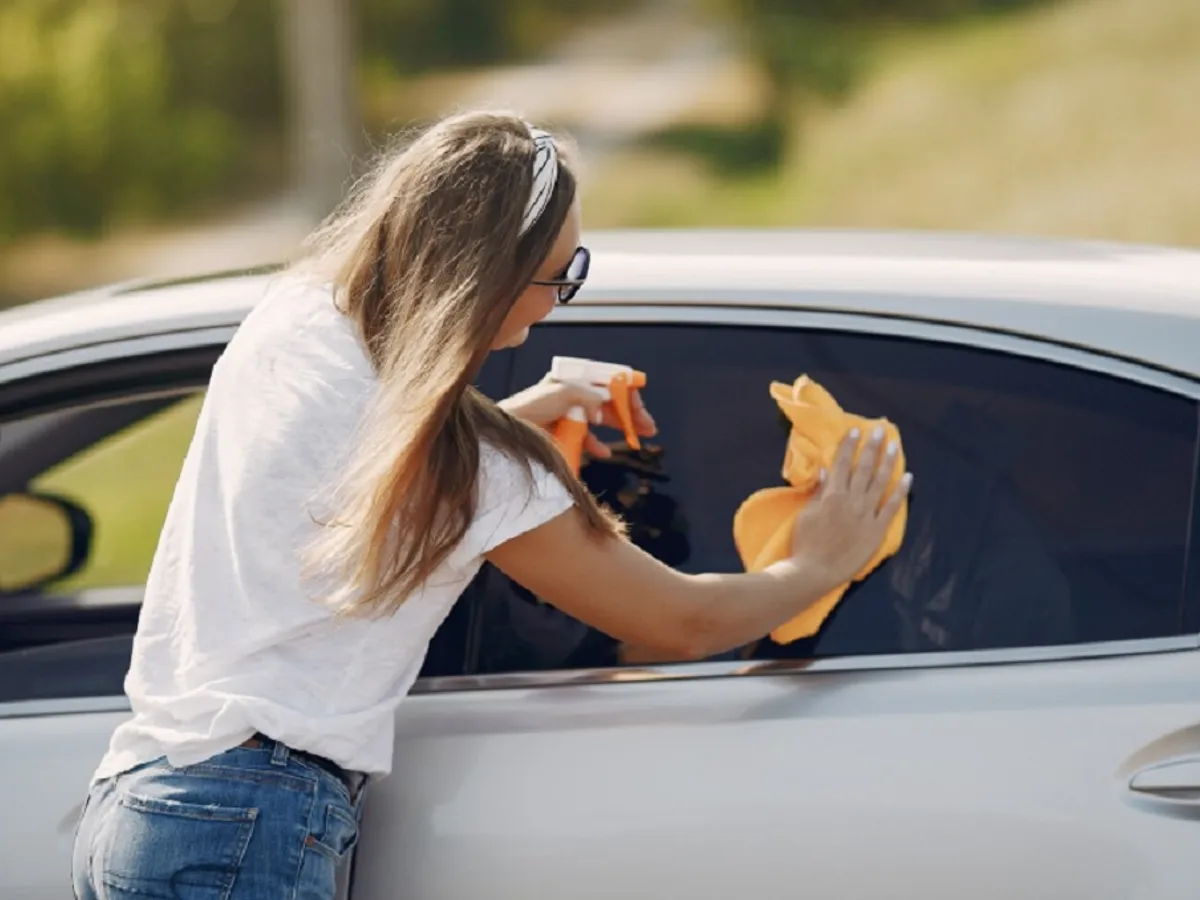 Amendă de 65 € dacă mergi cu mașina în Germania și încalci aceste reguli. Ce nu ai voie să lipești pe ea?