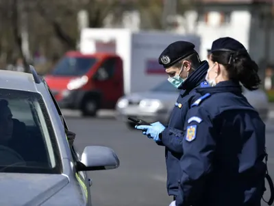 Un șofer a întrat cu mașina în poarta Parlamentului. Tot el a devenit recalcitrant cu jandarmii - FOTO: Facebook/Jandarmedia Romana