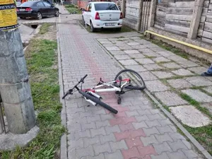 Biciclist, omorât fără vină. Un șofer a pierdut controlul, a sărit un șant și l-a acroșat. / Foto: Info Trafic 24, Facebook