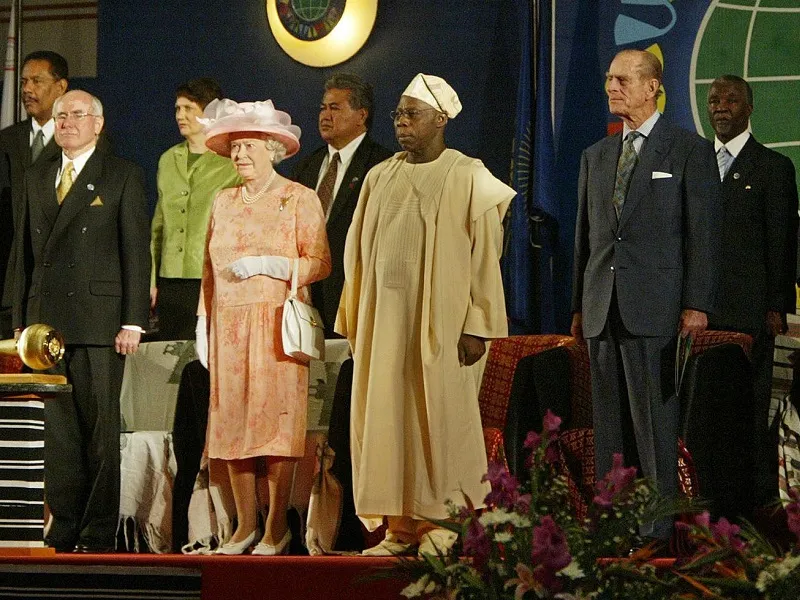 Prințul Philip către președintele Nigeriei, Olusegun Obasanjo, în timpul unei vizite oficiale în 2003: „Arătaţi de parcă vă pregătiți de culcare" Foto: gettyimages