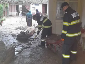 O viitură a măturat o zonă din România, în miez de noapte. 100 de case au fost distruse - Foto: ISU Caraș-Severin