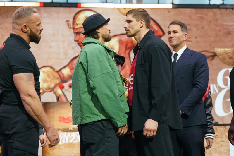 Campionul mondial la box Oleksandr Usyk se bate cu superstarul kickbox Rico Verhoeven - Foto: Profimedia Images