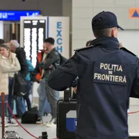 Cum era să ”zboare” o comoară din țară. 10 monede din aur, în bagajul unei românce. Unde pleca? - Foto: Poliția de Frontieră (rol ilustrativ)