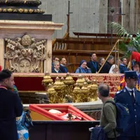 Omagiu fără sfârșit: Vaticanul ar putea ține Bazilica deschisă peste noapte pentru Papa Francisc - FOTO: Profimedia (imagine cu rol ilustrativ)