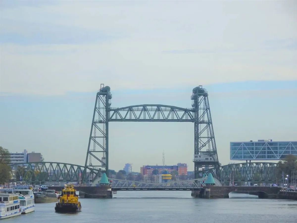 Podul a fost construit în 1878. FOTO: rotterdampages.com