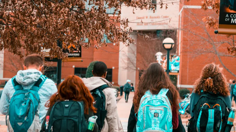 La ce facultăți te poți înscrie fără diploma de Bac? Ai timp 3 ani să îl iei și să te angajezi Foto: Pexels (fotografie cu caracter ilustrativ)