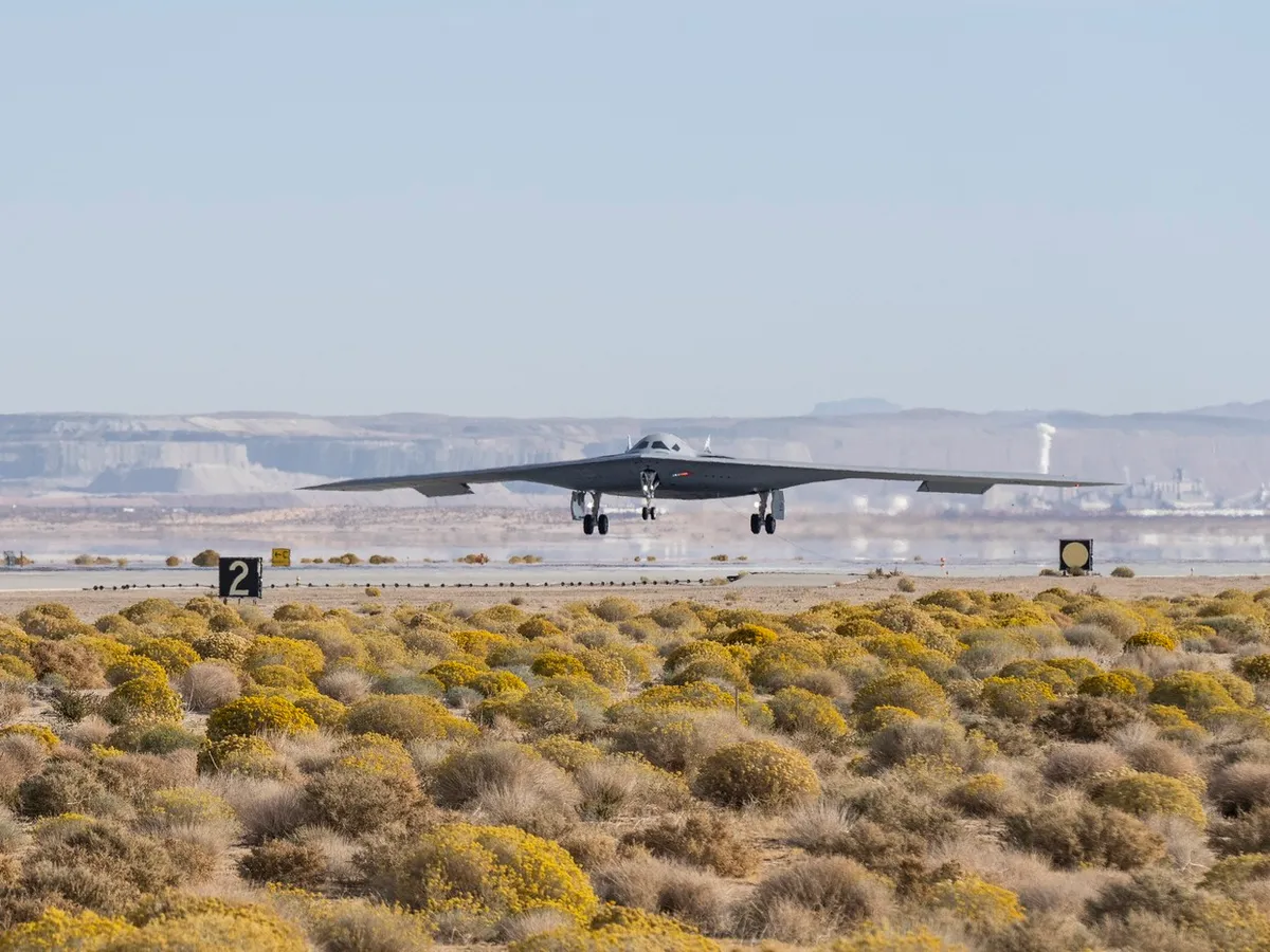 US Air Force a primit al doilea bombardier strategic nou de 692.000.000$. 9 tone de bombe nucleare
