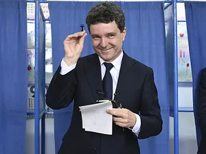 Nicuşor Dan, după ce a votat, la Făgăraş, în turul al II-lea al prezidenţialelor - Foto: Profimedia Images