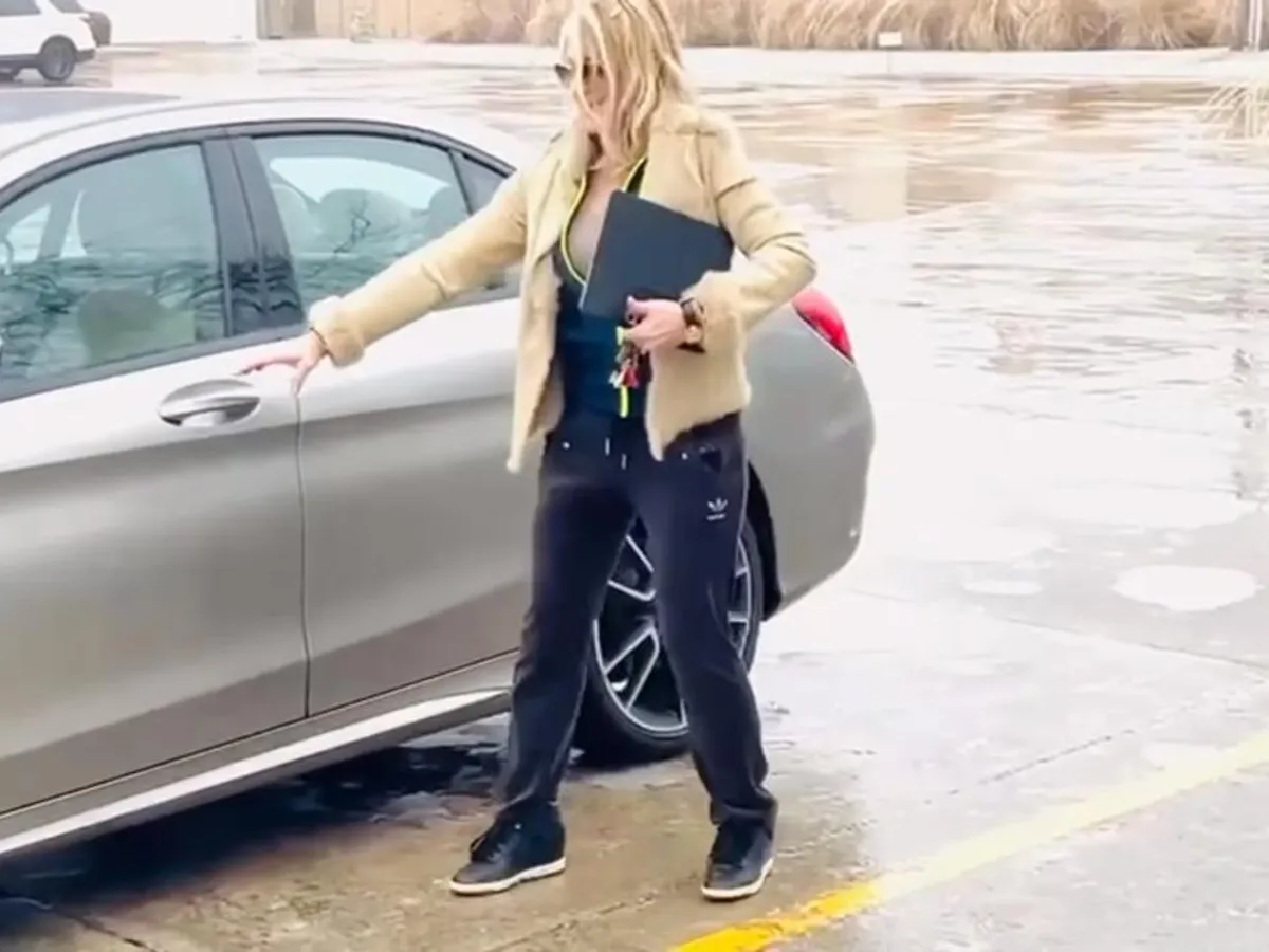 Nadia Comăneci, „dansul pinguinului”, la 62 de ani, într-o parcare din SUA. Ce a determinat-o - Foto: captură video