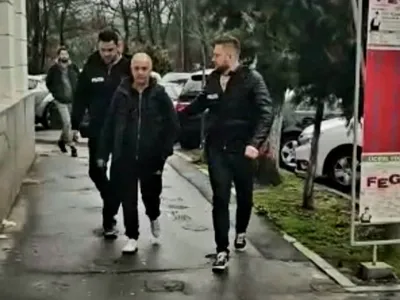 Un șofer de Uber se recomanda "comisarul Toni" și păcălea fete tinere că le angajează la stat Foto: captură Youtube