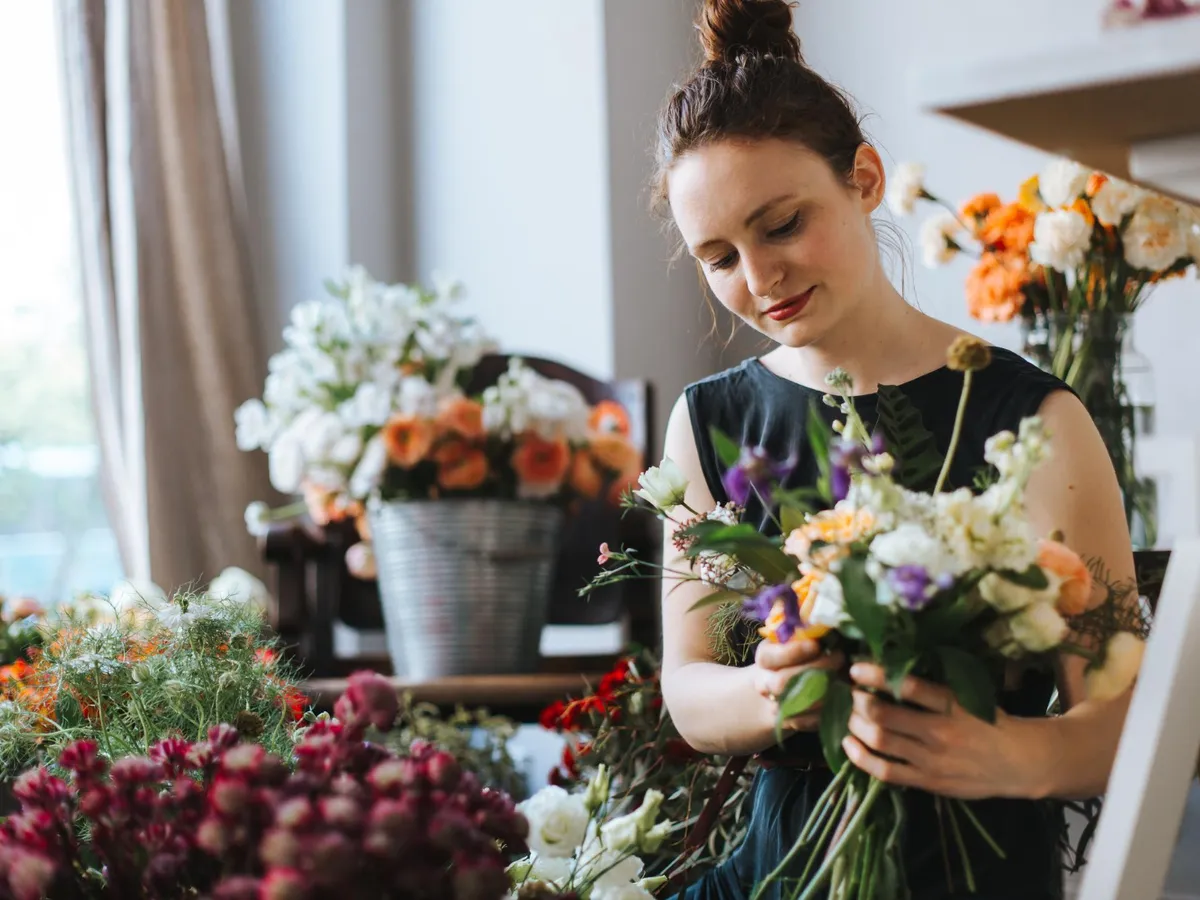 Amendă de 10.000 lei pentru românii care locuiesc la bloc și au flori. Ce reguli trebuie să respecte?