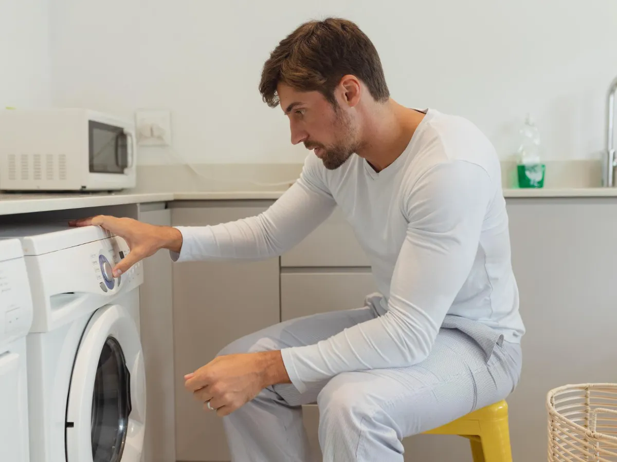 De ce nu ar trebui să faci duș și să speli rufe în același timp? Apartamentele vechi sunt cele mai afectate