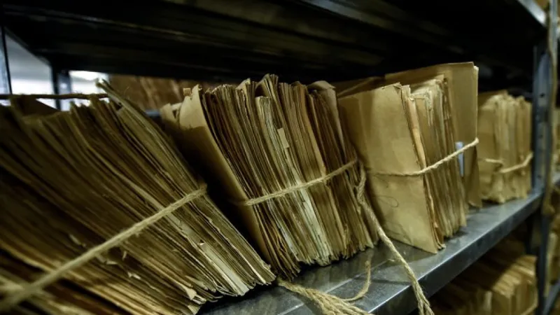 Scandalul documentelor distruse: „Doi şi-un sfert” respinge acuzaţiile arhiviştilor ieseni/FOTO: ziaruldeiasi.ro
