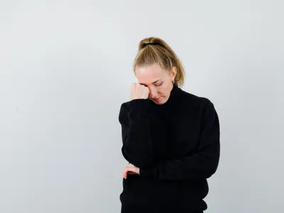 Cum să treci peste pierderea unei persoane dragi? Metoda prin care să scapi de vinovăție și să te simți bine - Foto: Freepik (Imagine cu rol ilustrativ)