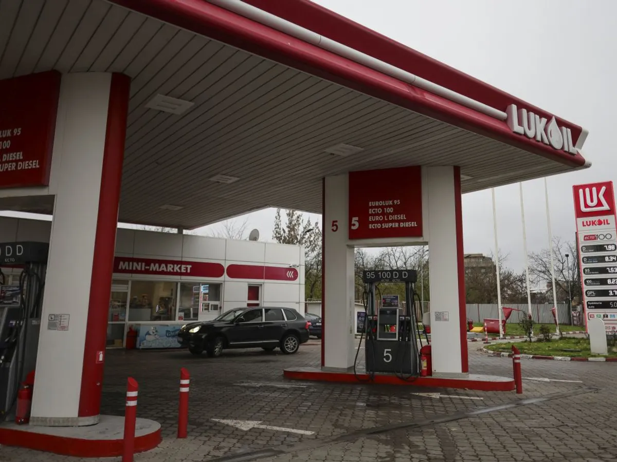 Benzinărie Lukoil din Bucureşti - Foto: INQUAM PHOTOS/Octav Ganea