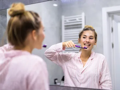 Cum să-ți albești dinții natural, fără laser? Ai tot ce-ți trebuie acasă, costă doar 3 lei - Foto: Freepik (Imagine cu rol ilustrativ)