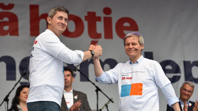 Dan Barna și Dacian Cioloș la un miting electoral Foto: Facebook