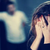 Un adolescent şi-a tăiat la gât în mod repetat iubita şi a ameninţat-o, cerându-i bani - Foto: Facebook/Poliţia Română