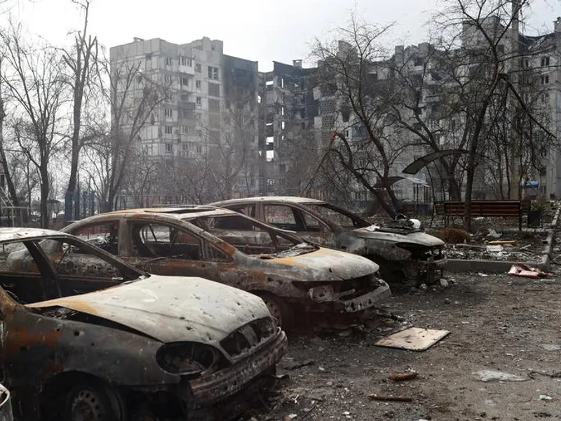 FOTO Noi imagini din satelit arată zeci de blocuri întregi distruse în centrul orașului Mariupol/FOTO: bbc