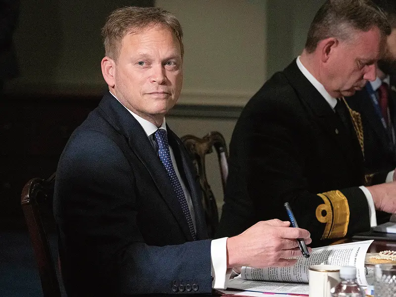 Secretarul britanic al apărării,  Grant Shapps (stânga), s-a întâlnit cu secretarul apărării, Lloyd Austin, la Pentagon, pe 31 ianuarie - Foto: Profimedia Images