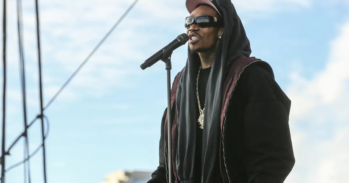 Rumania Rapper Ce riscă rapperul american prins drogat pe scenă la un festival din ...