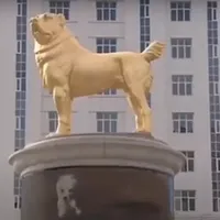 Statuia dezvelită de președintele Turkmenistanului/FOTO: YouTube(captură video)