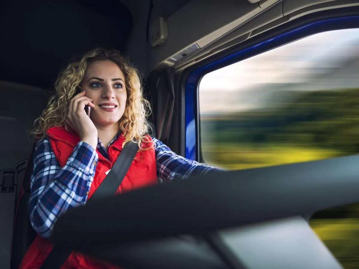 Ministerul Finanțelor vrea să suspende sancțiunile aplicate prin sistemul e-Transport - Foto: Freepik/ aleksandarlittlewolf