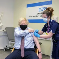 Premierul britanic, Boris Johsnon, s-a vaccinat din martie Foto: Facebook