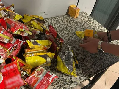 Un vietnamez ascunsese țigări în pungi cu tîiței - Foto: Poliția de Frontieră