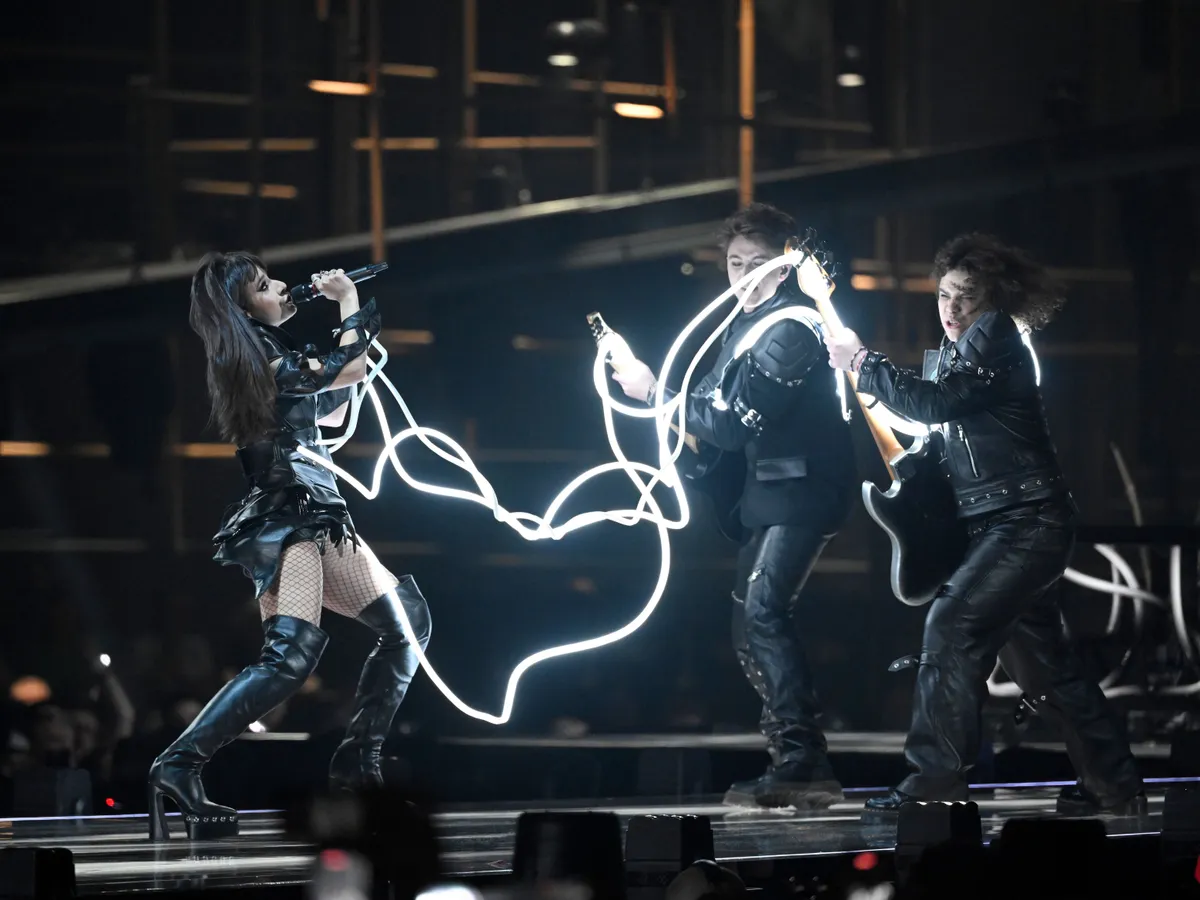 VIDEO Cine sunt tinerii din spatele Alexandrei Căpitănescu, care au făcut posibil locul 3 la Eurovision?