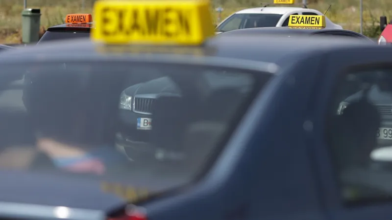 Un bărbat a picat de 53 de ori examenul pentru permisul auto - Foto: INQUAM PHOTOS/Octav Ganea - cu rol ilustrativ