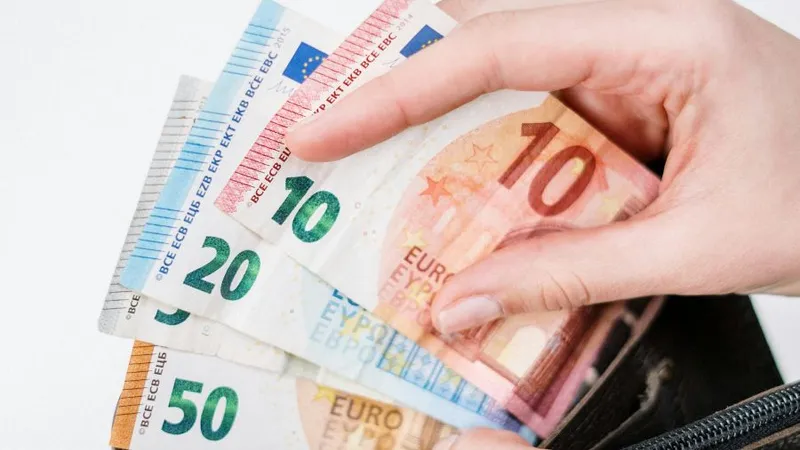 60.000.000 de euro ar putea să plătească statul român. De ce vor plăti românii banii? - Foto: Pexels/cottonbro studio