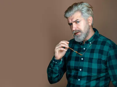 Cum să-ți aranjezi mustața ca să pari mereu mai tânăr. Te ajută să-ți lași și barbă căruntă? - Foto: Freepik (Imagine cu rol ilustrativ)