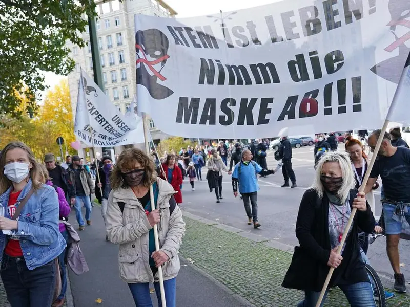 Protest împotriva restricțiilor impuse în lockdown în Berlin/FOTO: Getty