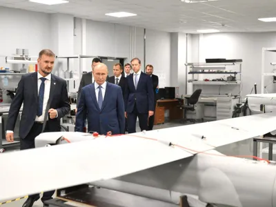Președintele rus Putin, vizită la Centrul de Tehnologie Specială (STC) din Sankt Petersburg - Foto: Profimedia Images