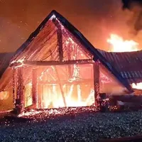 Pensiunea Ferma Dacilor a ars în totalitate Foto: captură video Pro Tv