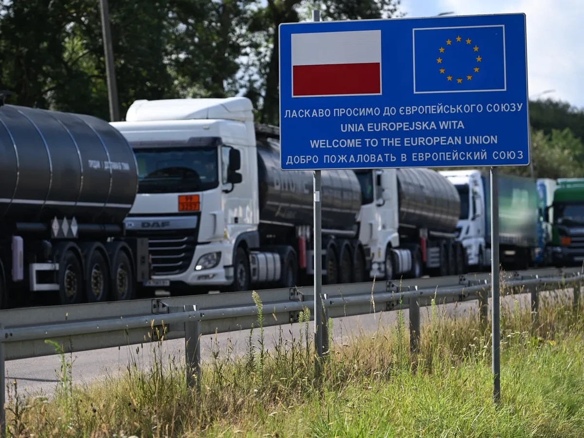 Camioane stau la coadă la granița polono-ucraineană din Dorohusk, sud-estul Poloniei, 17 septembrie 2025, după ce Polonia a închis frontiera cu Belarus - Foto: Profimedia Images