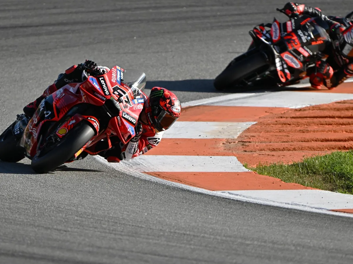 MotoGP: Marco Bezzecchi, în pole position la Valencia