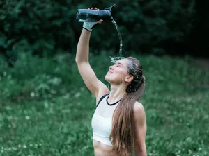 Apă de față făcută acasă din doar două ingrediente. Fixează machiajul, reduce inflamația și ridurile - Foto: Freepik (imagini cu rol ilustrativ)