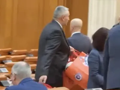 Neverosimil: imagini cum rar se văd, în Parlament înaintea moțiunii de cenzură împotriva Guvernului Bolojan