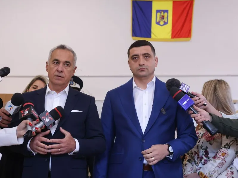 George Simion şi Călin Georgescu, l a ieşirea de la vot - Foto: INQUAM PHOTOS/George Călin